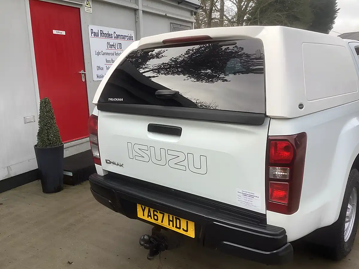 Used 2018 Isuzu D-Max Double Cab White - Interior and Exterior details 10