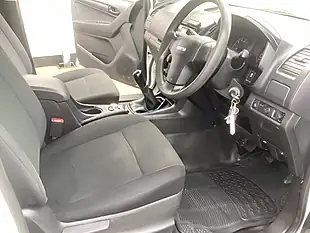 Used 2018 Isuzu D-Max Double Cab White - Interior and Exterior details 12
