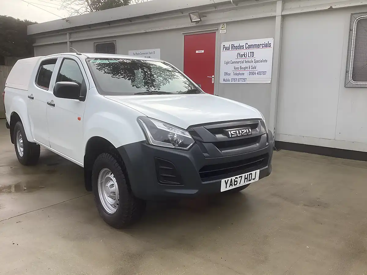 Used 2018 Isuzu D-Max Double Cab White - Interior and Exterior details 3