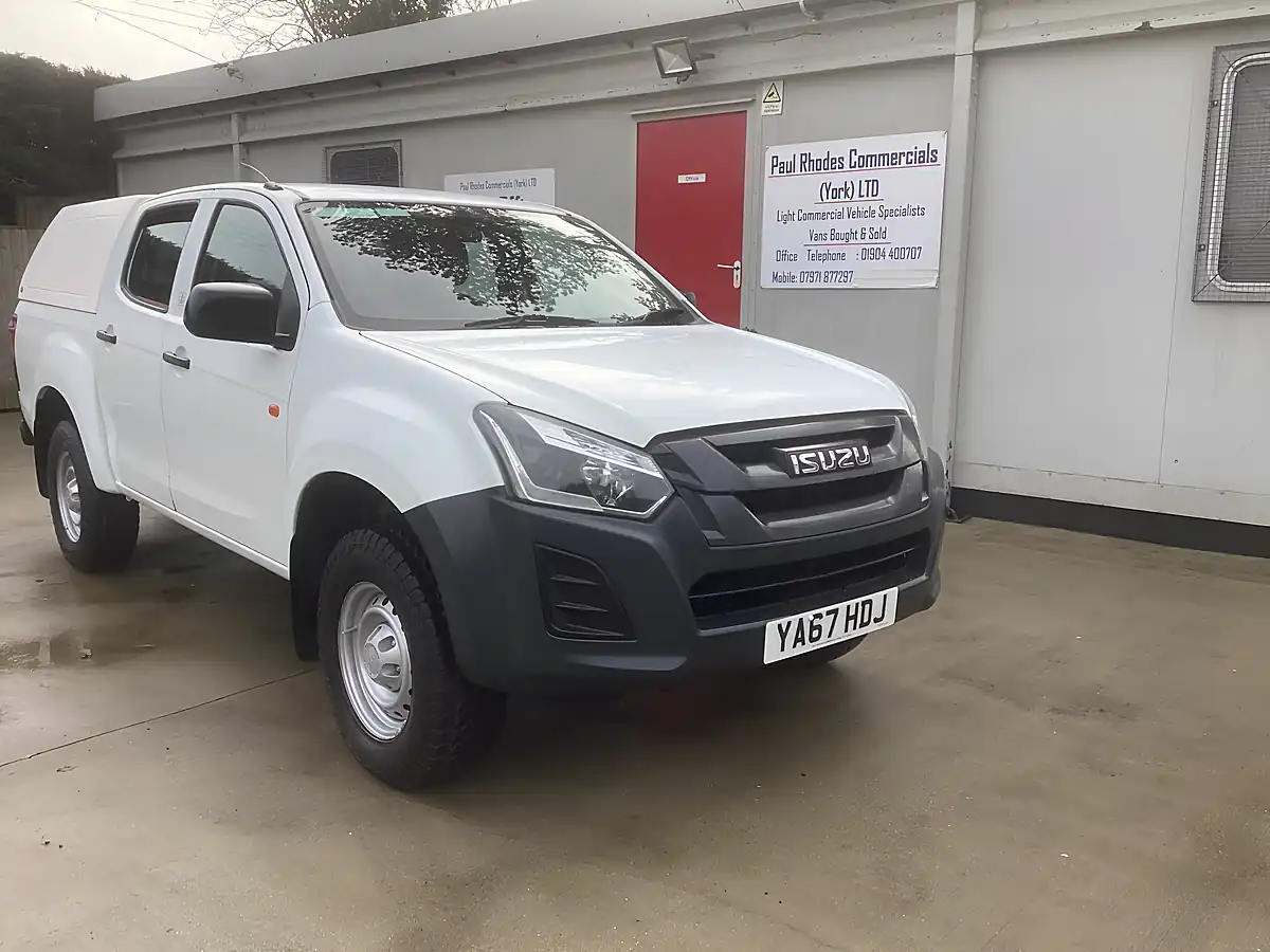 Used 2018 Isuzu D-Max Double Cab White - Interior and Exterior details 6