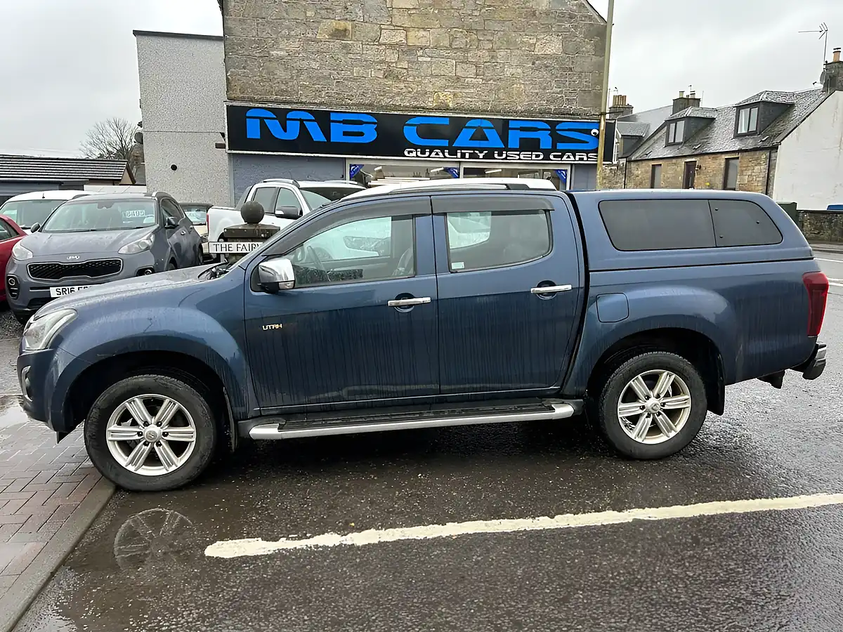 Used 2018 Isuzu D-Max Utah Blue - Front View