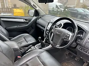 Used 2018 Isuzu D-Max Utah Blue - Interior and Exterior details 10
