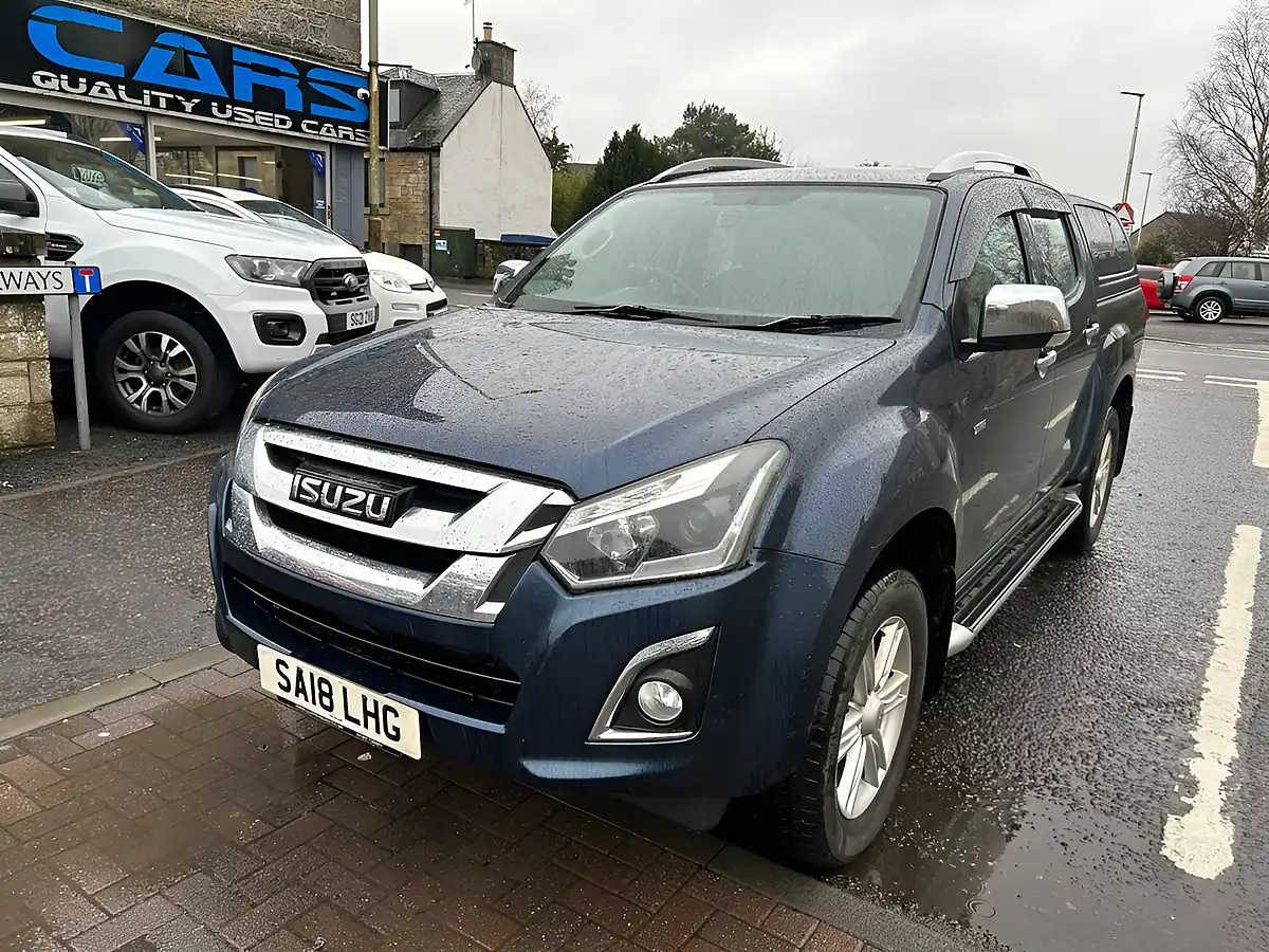 Used 2018 Isuzu D-Max Utah Blue - Interior and Exterior details 2