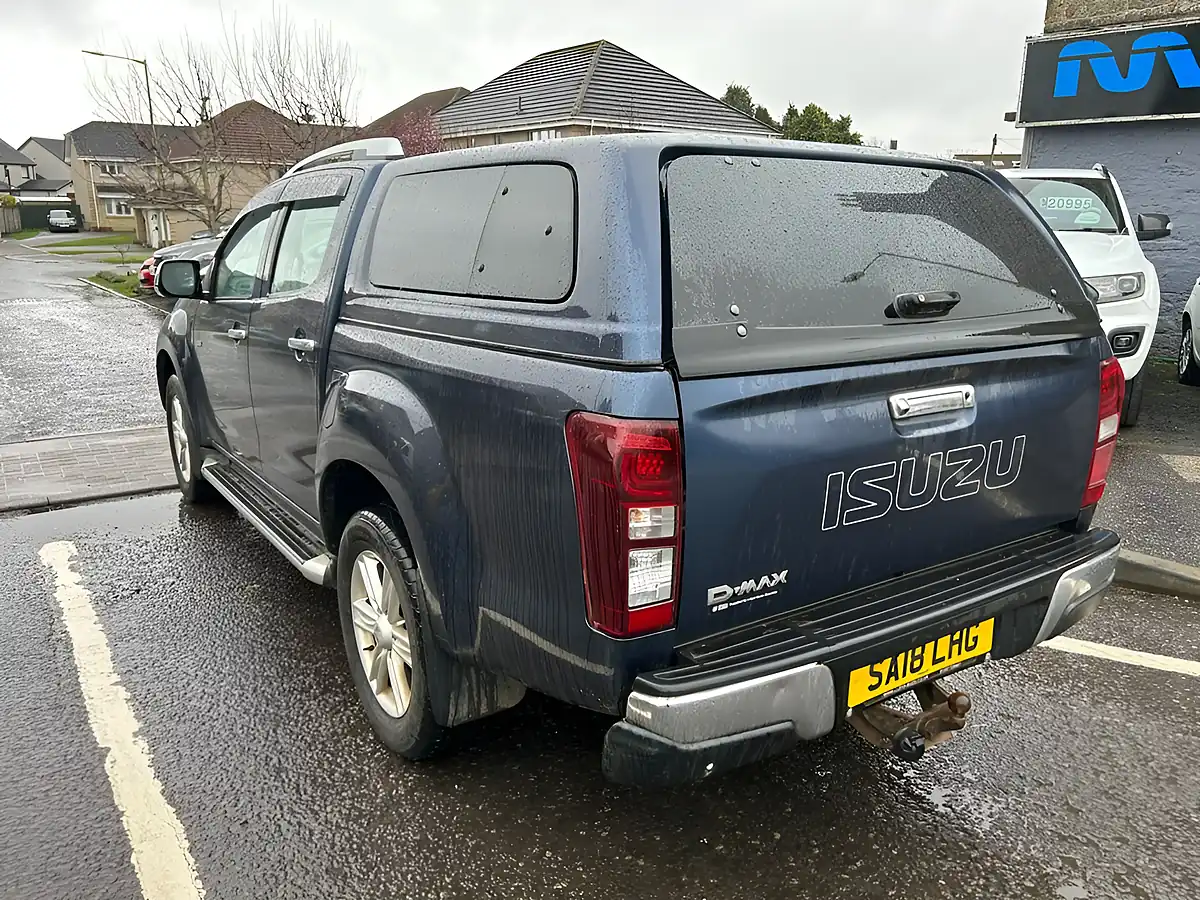 Used 2018 Isuzu D-Max Utah Blue - Interior and Exterior details 3