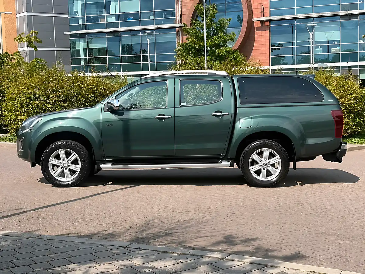 Used 2018 Isuzu D-Max Utah Pickup Double Cab Green - Interior and Exterior details 10