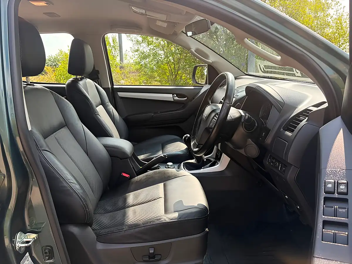 Used 2018 Isuzu D-Max Utah Pickup Double Cab Green - Interior and Exterior details 11