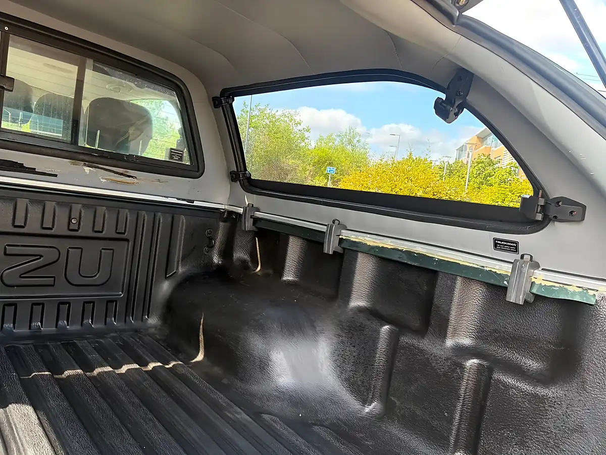 Used 2018 Isuzu D-Max Utah Pickup Double Cab Green - Interior and Exterior details 17