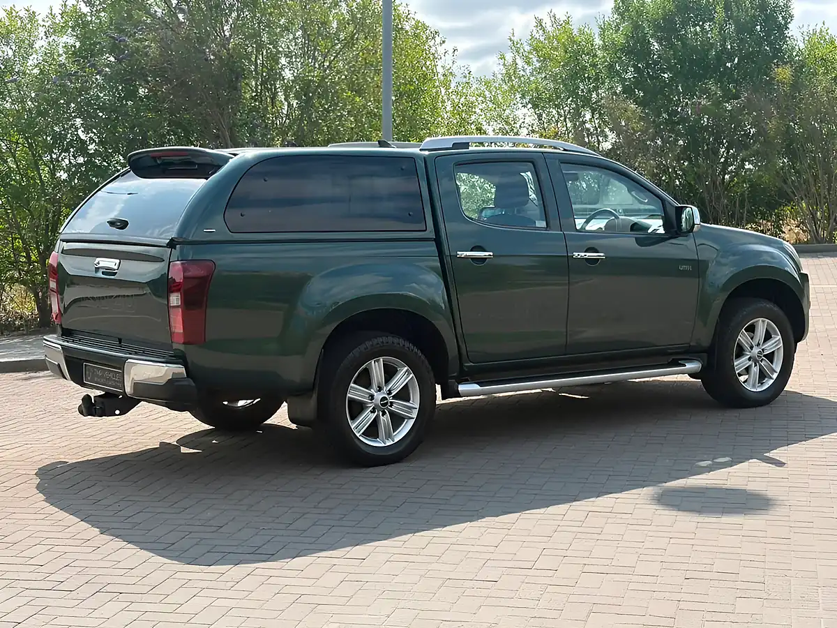 Used 2018 Isuzu D-Max Utah Pickup Double Cab Green - Interior and Exterior details 6