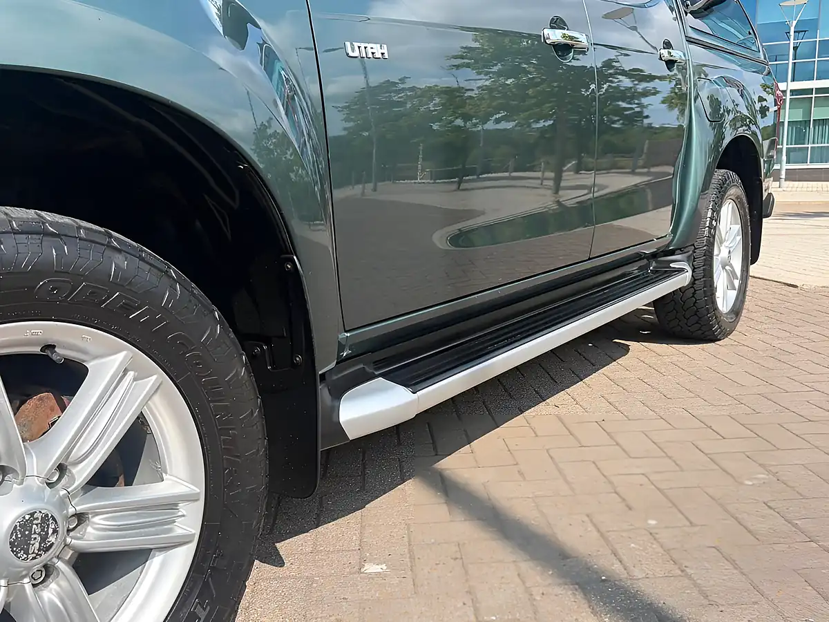 Used 2018 Isuzu D-Max Utah Pickup Double Cab Green - Interior and Exterior details 9