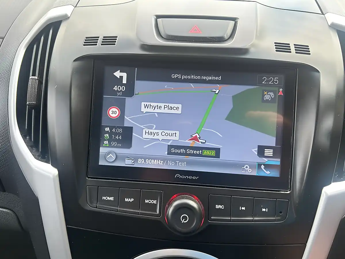 Used 2018 Isuzu D-Max Utah Silver - Interior and Exterior details 11