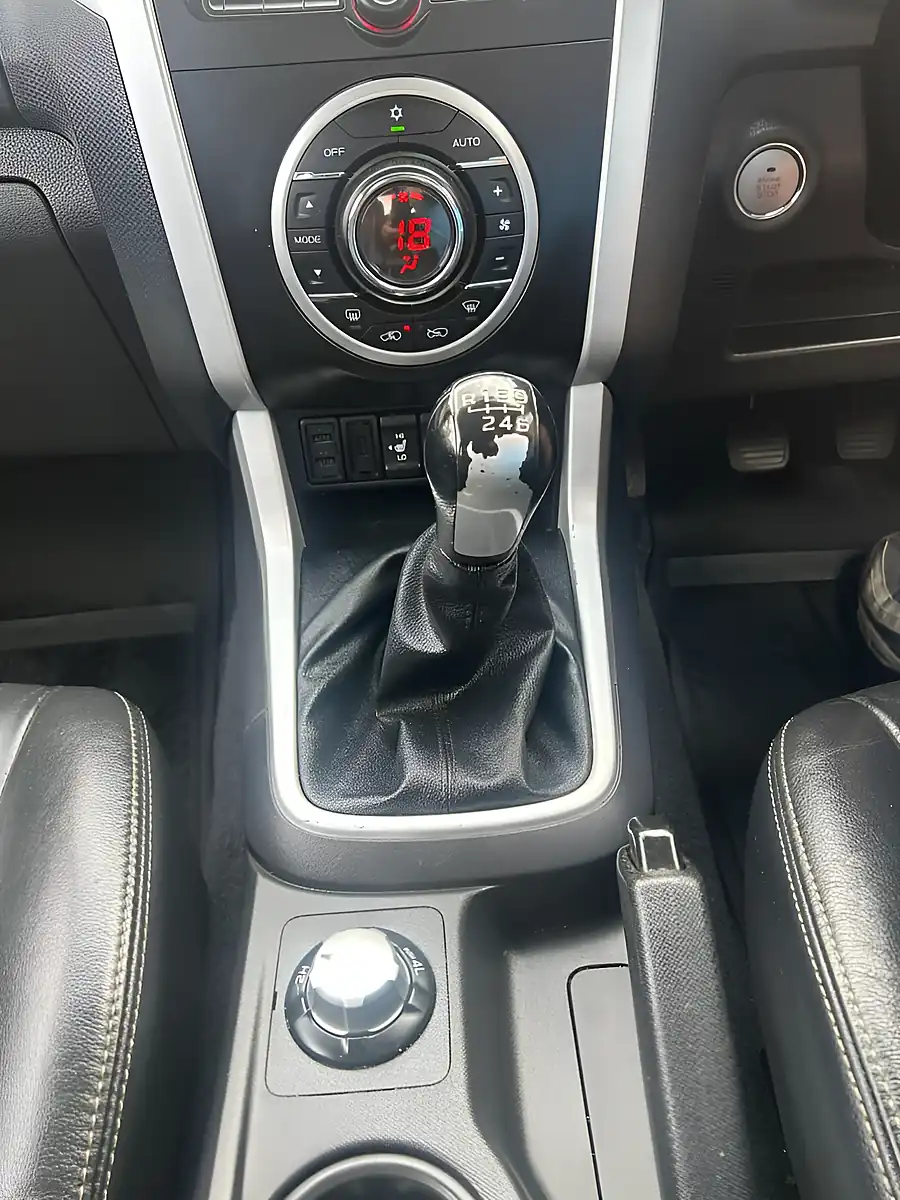 Used 2018 Isuzu D-Max Utah Silver - Interior and Exterior details 13