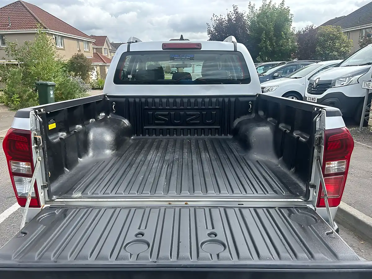 Used 2018 Isuzu D-Max Utah Silver - Interior and Exterior details 19