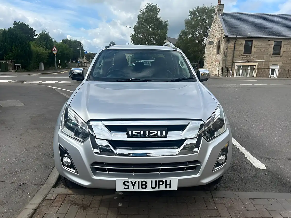 Used 2018 Isuzu D-Max Utah Silver - Interior and Exterior details 6