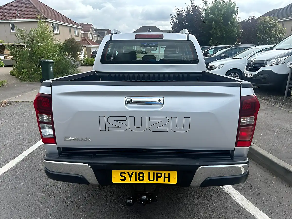 Used 2018 Isuzu D-Max Utah Silver - Interior and Exterior details 7