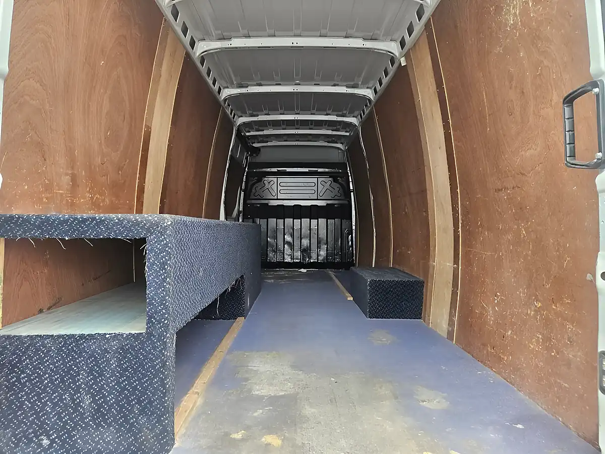 Used 2018 Iveco Daily 35C 14 Xlong White - Interior and Exterior details 10