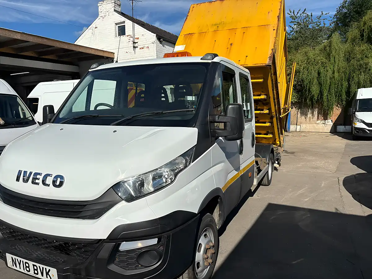 Used 2018 Iveco Daily 7 SEAT Double Cab Tipper White - Interior and Exterior details 4