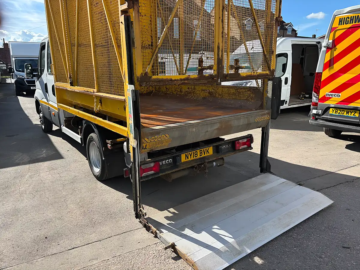 Used 2018 Iveco Daily 7 SEAT Double Cab Tipper White - Interior and Exterior details 6