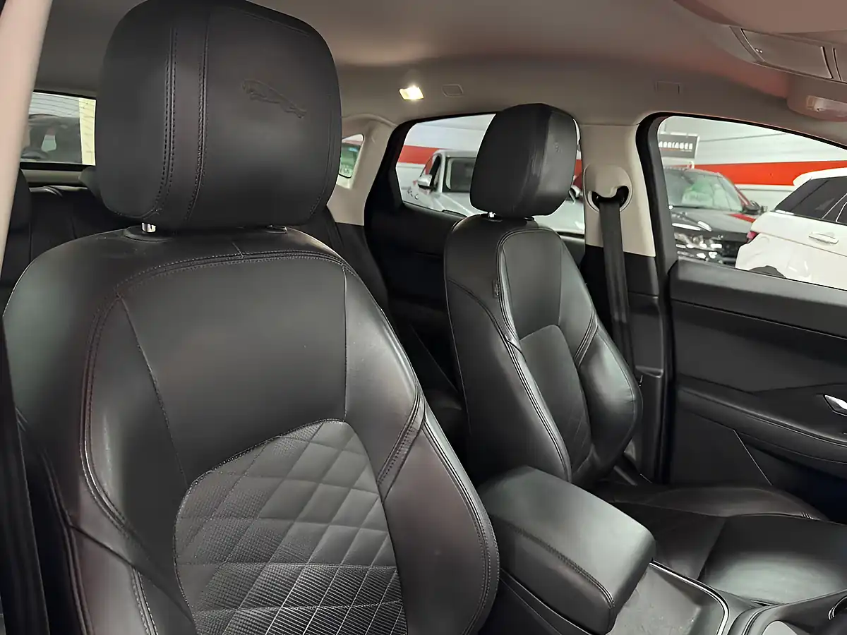 Used 2018 Jaguar E-Pace Hse Blue - Interior and Exterior details 13