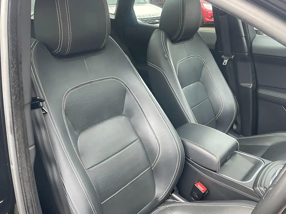 Used 2018 Jaguar E-Pace R-Dynamic Hse Black - Interior and Exterior details 12