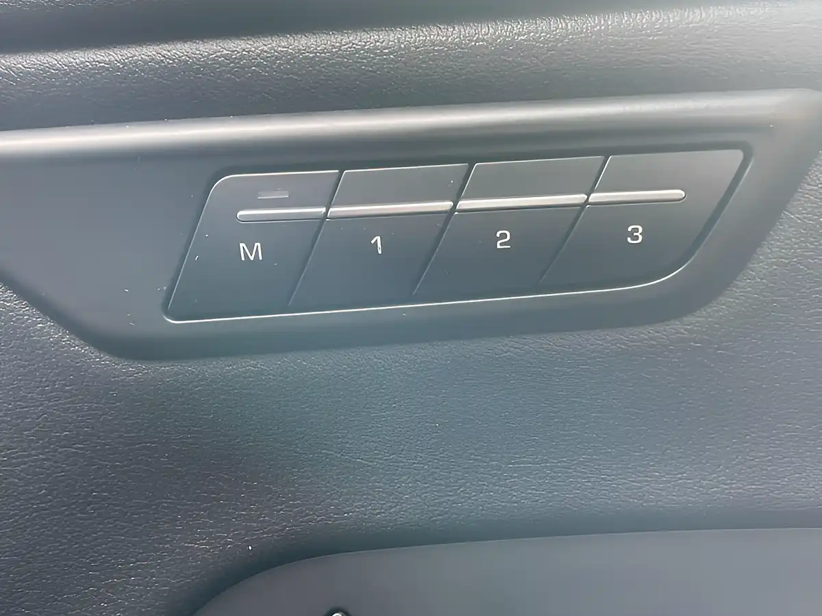 Used 2018 Jaguar E-Pace R-Dynamic Hse Black - Interior and Exterior details 20