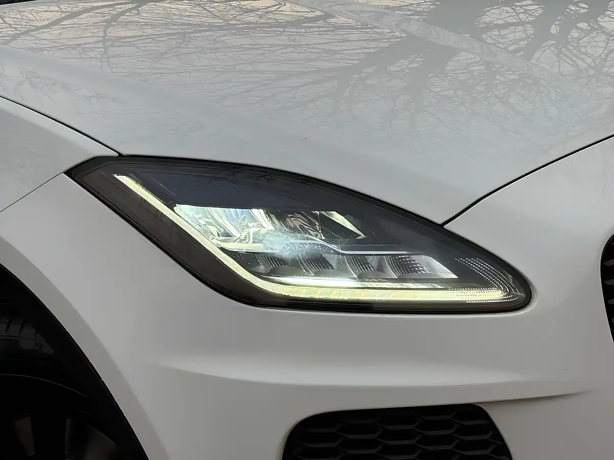 Used 2018 Jaguar E-Pace R-Dynamic Hse White - Interior and Exterior details 13