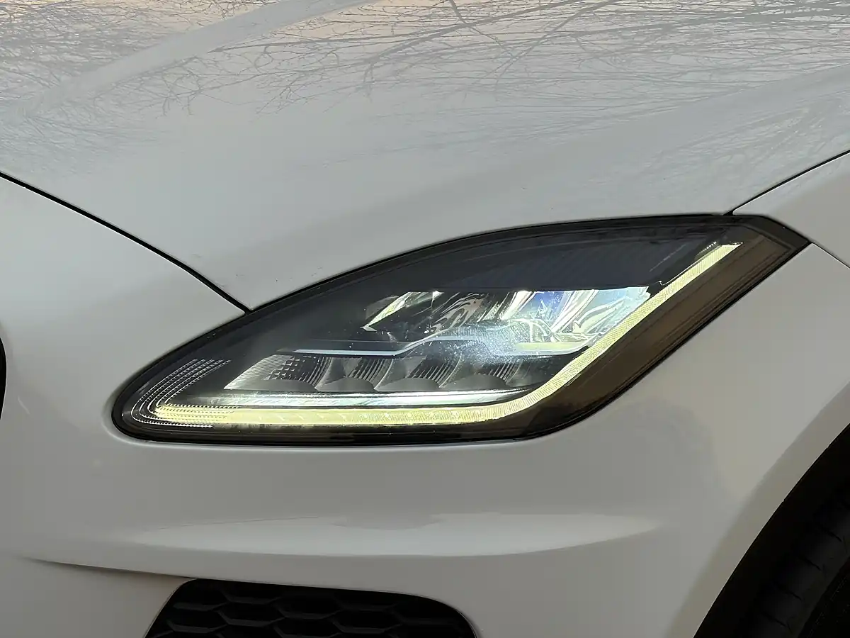 Used 2018 Jaguar E-Pace R-Dynamic Hse White - Interior and Exterior details 14