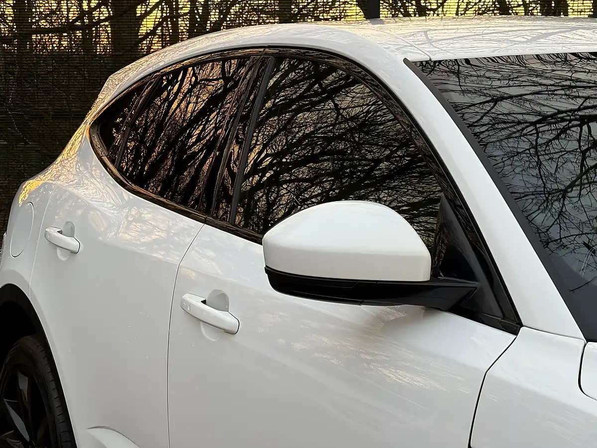 Used 2018 Jaguar E-Pace R-Dynamic Hse White - Interior and Exterior details 15