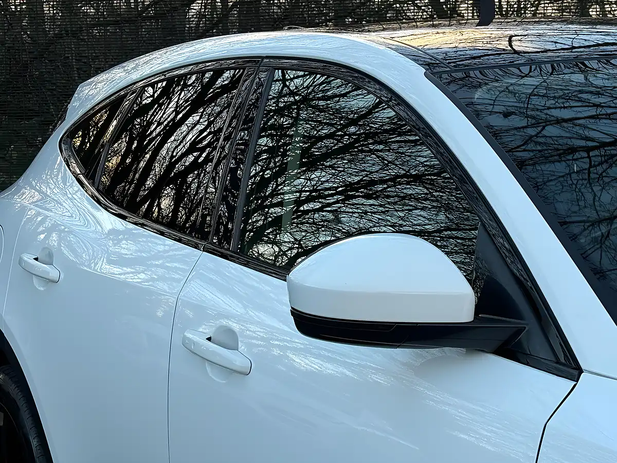 Used 2018 Jaguar E-Pace R-Dynamic Hse White - Interior and Exterior details 15