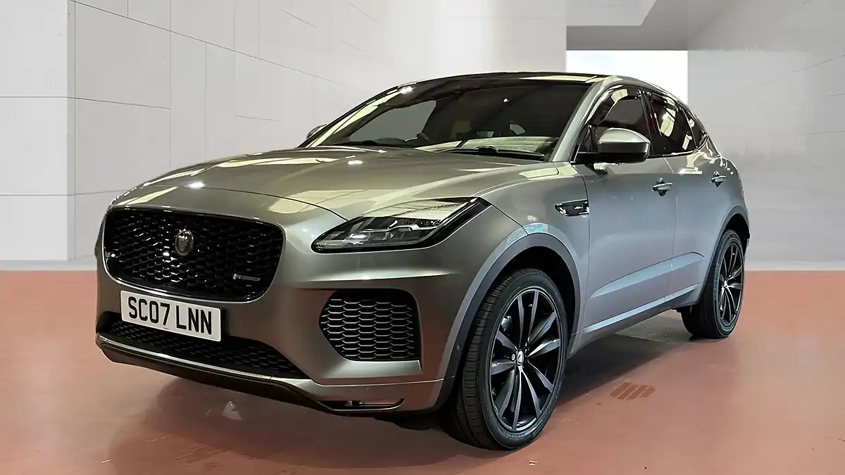 Used 2018 Jaguar E-Pace R-Dynamic Se Silver - Interior and Exterior details 4