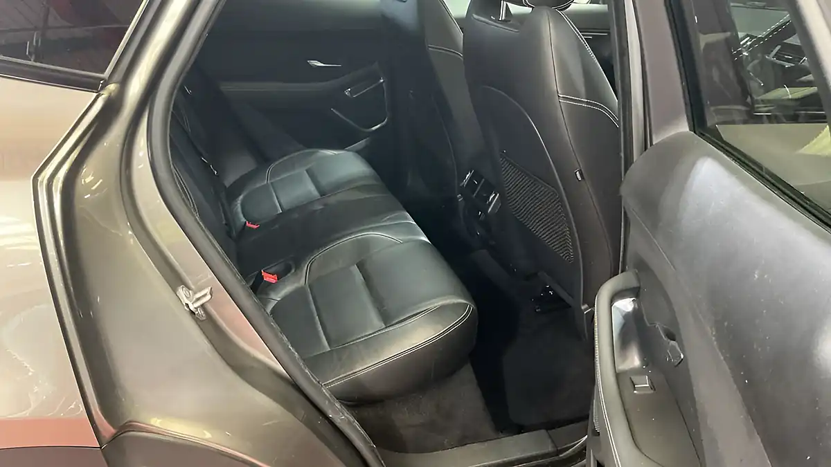 Used 2018 Jaguar E-Pace R-Dynamic Se Silver - Interior and Exterior details 8