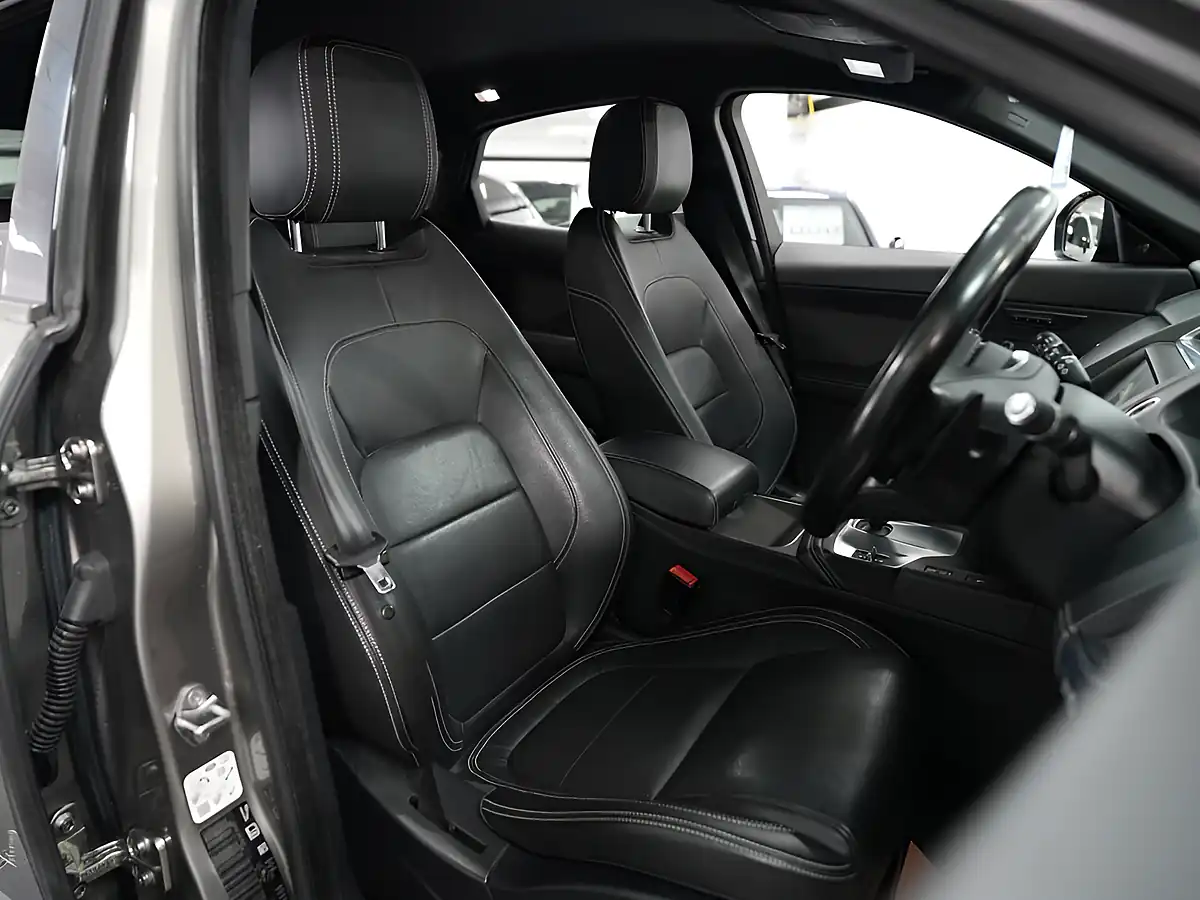 Used 2018 Jaguar E-Pace R-Dynamic Se Silver - Interior and Exterior details 11
