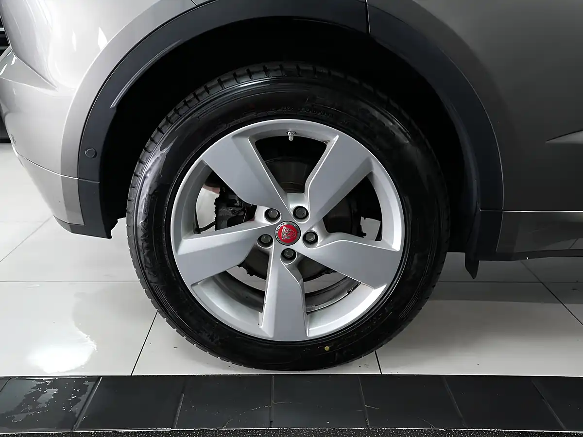 Used 2018 Jaguar E-Pace R-Dynamic Se Silver - Interior and Exterior details 13