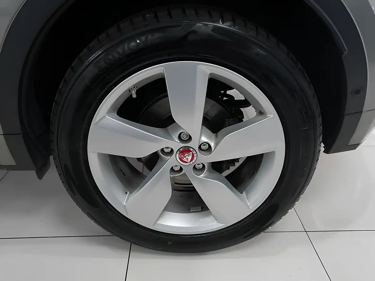 Used 2018 Jaguar E-Pace R-Dynamic Se Silver - Interior and Exterior details 14