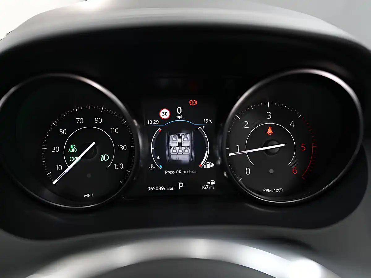 Used 2018 Jaguar E-Pace R-Dynamic Se Silver - Interior and Exterior details 16