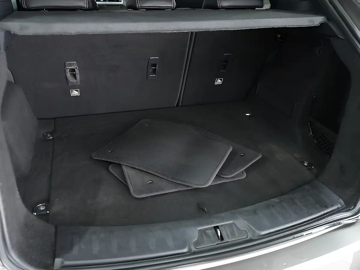 Used 2018 Jaguar E-Pace R-Dynamic Se Silver - Interior and Exterior details 7