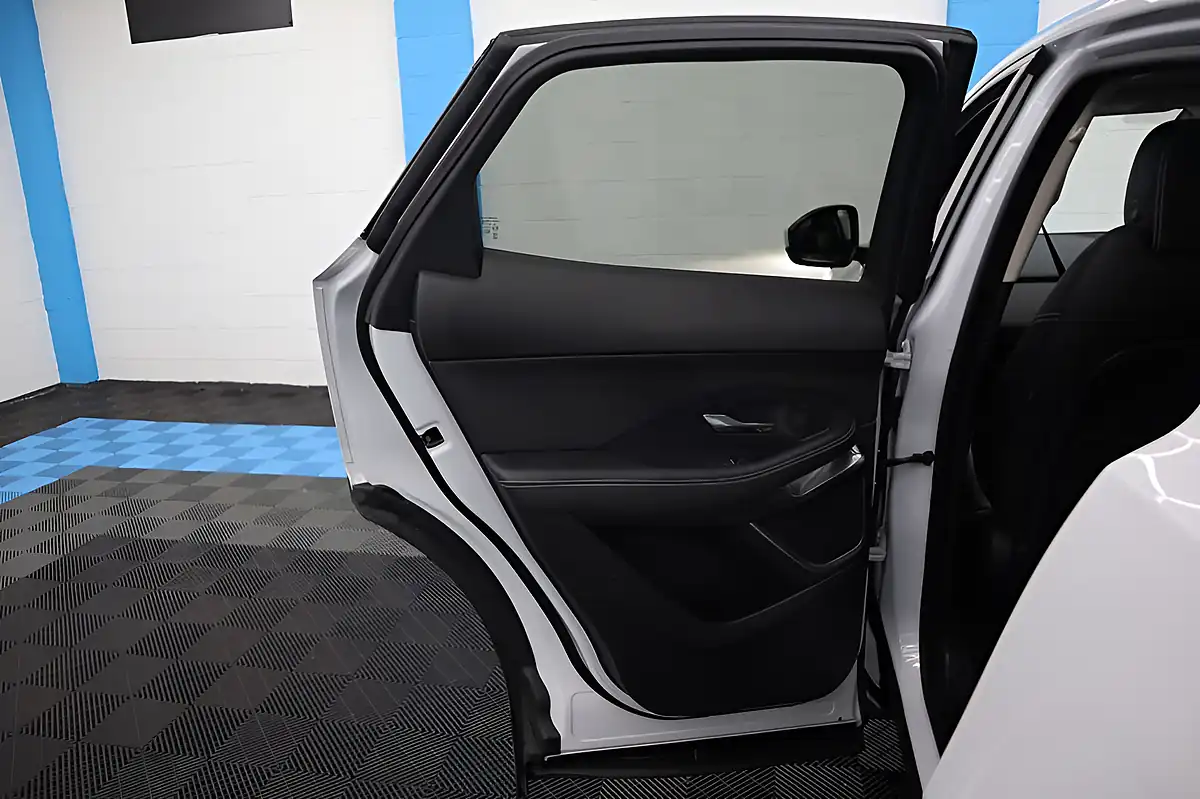 Used 2018 Jaguar E-Pace R-Dynamic Se White - Interior and Exterior details 13