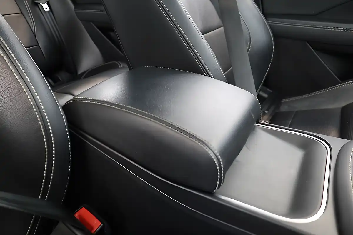 Used 2018 Jaguar E-Pace R-Dynamic Se White - Interior and Exterior details 19