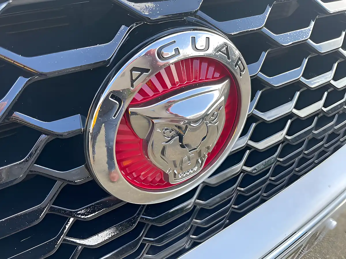 Used 2018 Jaguar E-Pace R-Dynamic White - Interior and Exterior details 12