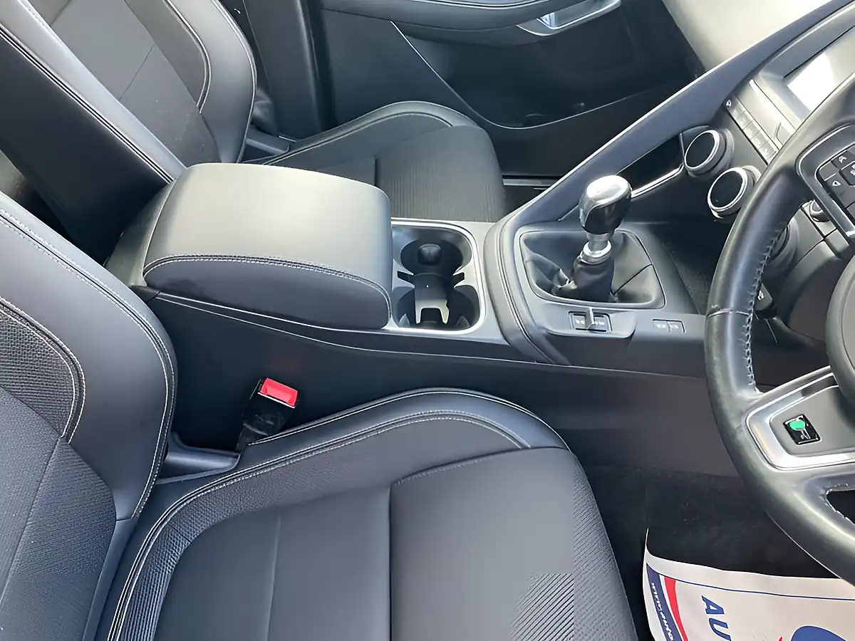Used 2018 Jaguar E-Pace R-Dynamic White - Interior and Exterior details 15