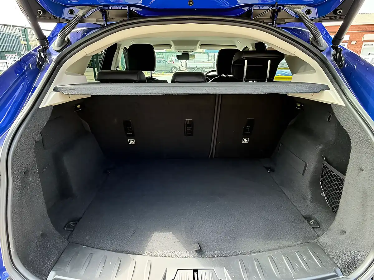 Used 2018 Jaguar E-Pace Se Blue - Interior and Exterior details 18