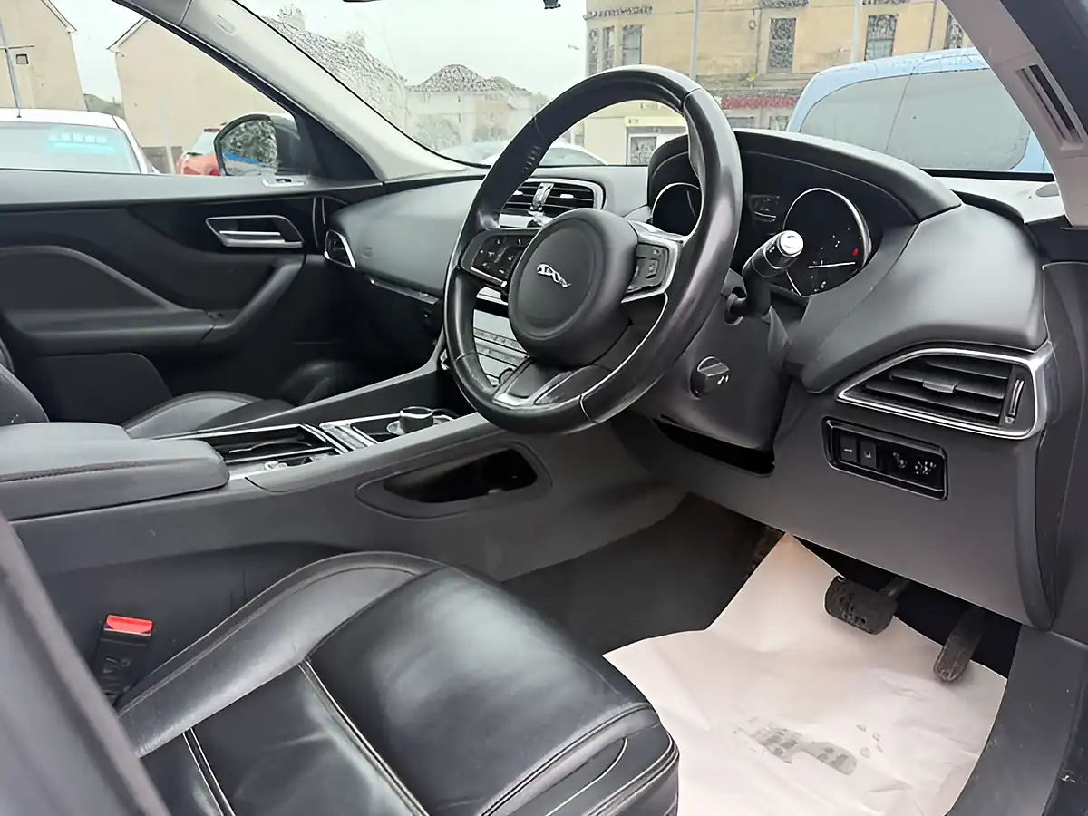 Used 2018 Jaguar F-Pace Prestige White - Interior and Exterior details 12