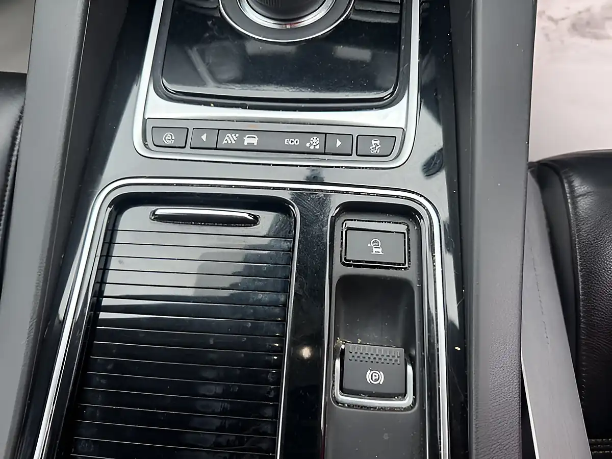 Used 2018 Jaguar F-Pace Prestige White - Interior and Exterior details 16