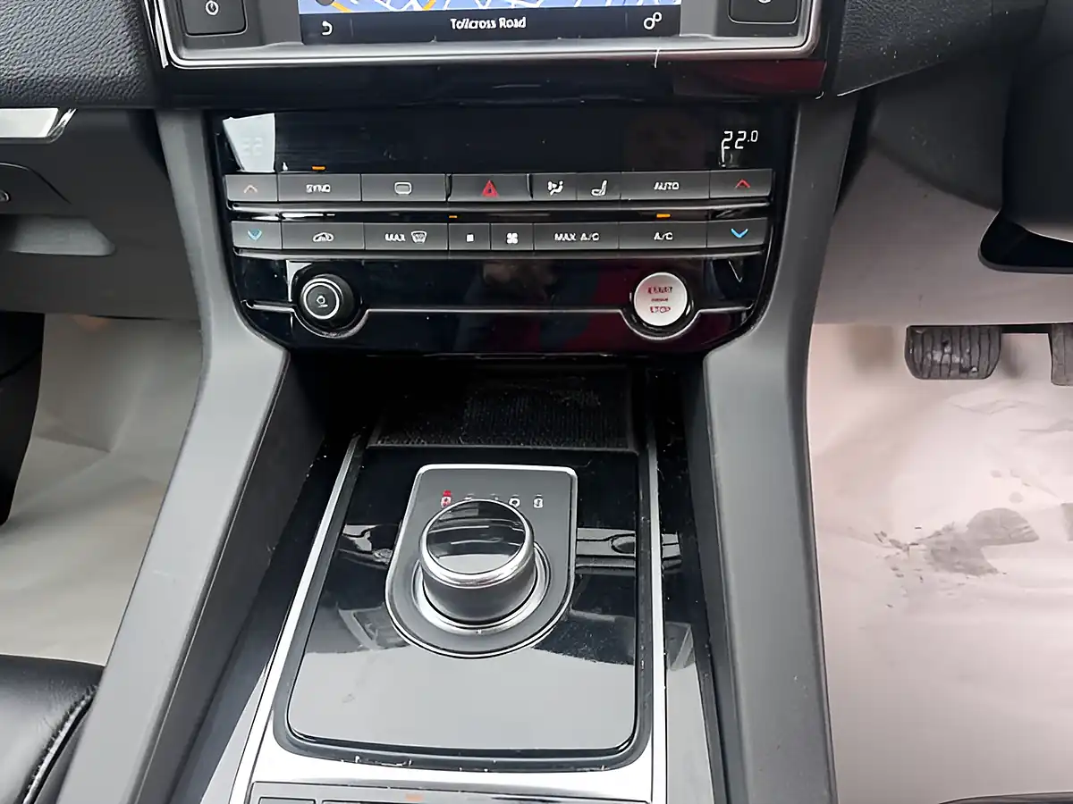 Used 2018 Jaguar F-Pace Prestige White - Interior and Exterior details 17