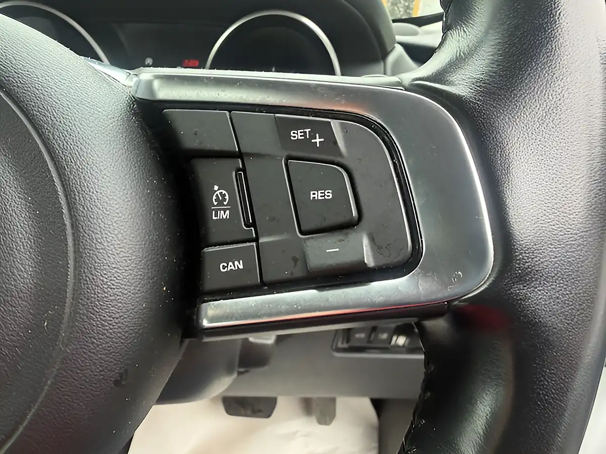 Used 2018 Jaguar F-Pace Prestige White - Interior and Exterior details 19