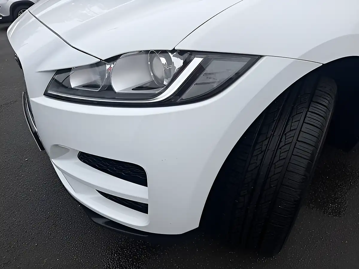 Used 2018 Jaguar F-Pace Prestige White - Interior and Exterior details 9