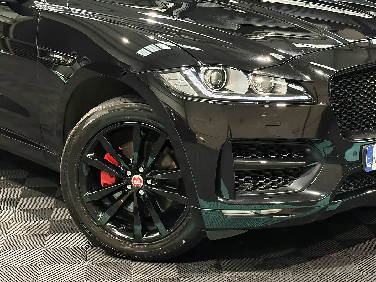 Used 2018 Jaguar F-Pace R-Sport Black - Interior and Exterior details 10