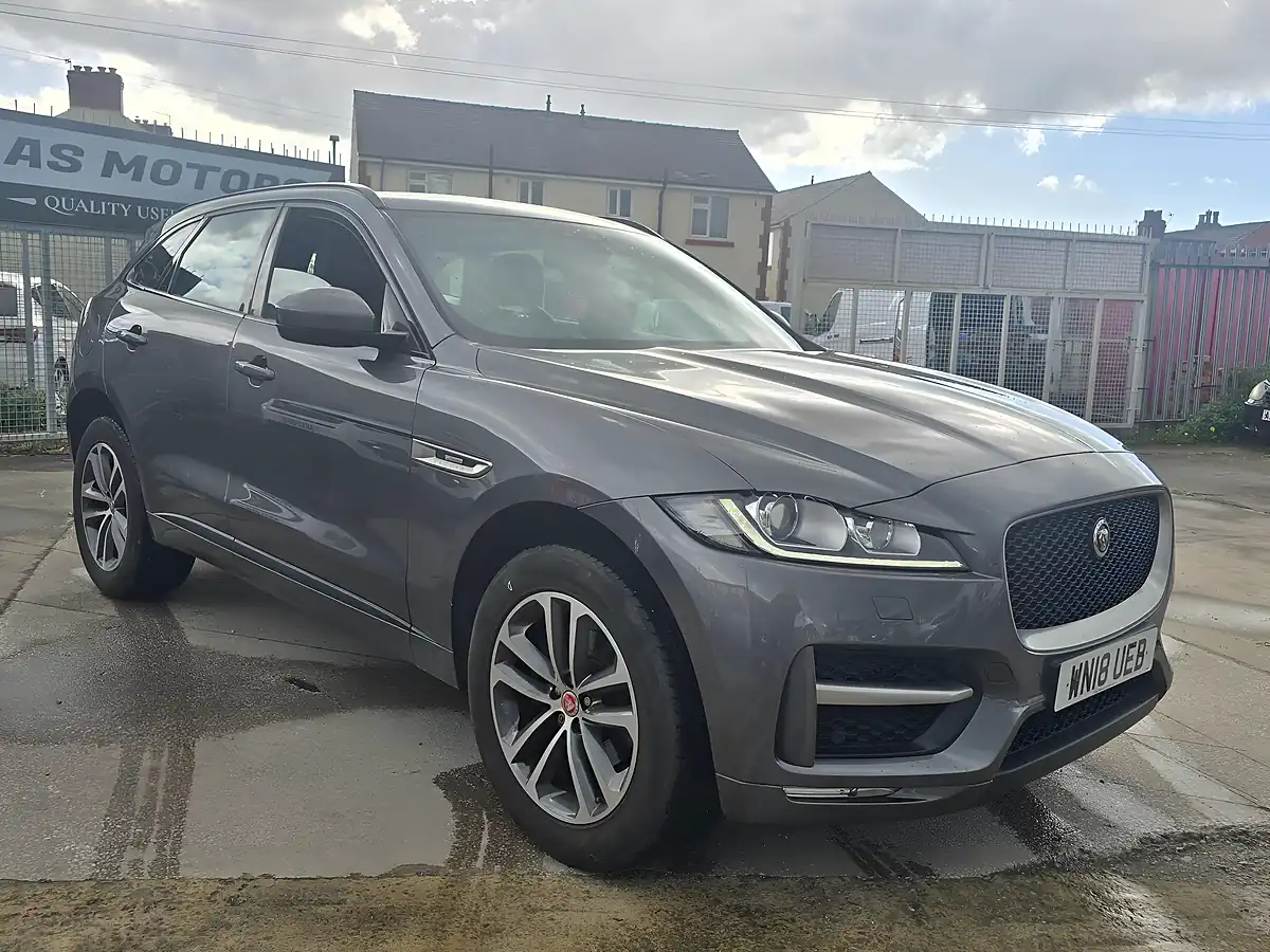 Used 2018 Jaguar F-Pace R-Sport Grey - Front View
