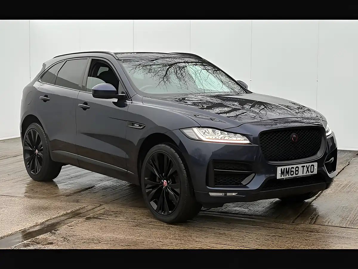 Used 2018 Jaguar F-Pace R-Sport Loire Blue - Front View