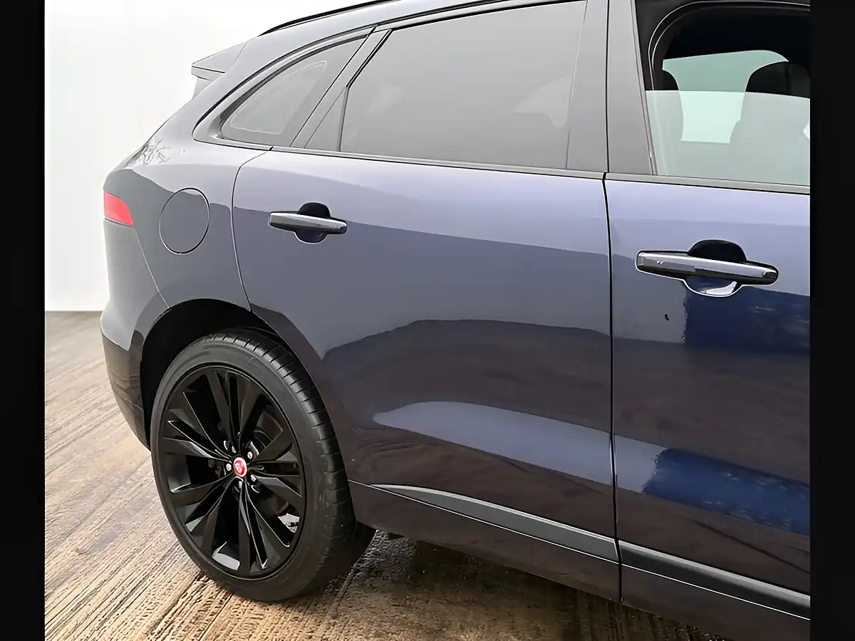 Used 2018 Jaguar F-Pace R-Sport Loire Blue - Interior and Exterior details 10