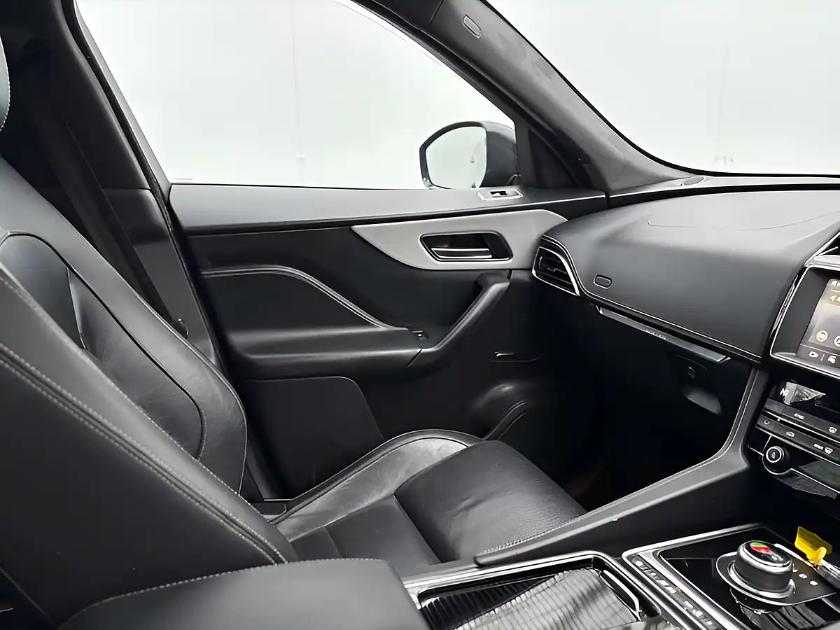 Used 2018 Jaguar F-Pace R-Sport Loire Blue - Interior and Exterior details 11